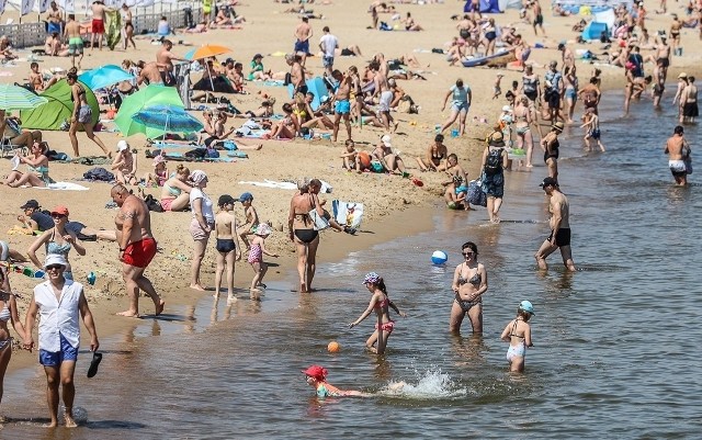 Dynamicznie wzrosła temperatura wody w Bałtyku. Jeszcze kilkanaście dni temu były obawy, że morze w czasie tegorocznych wakacji będzie... bardzo zimne. 