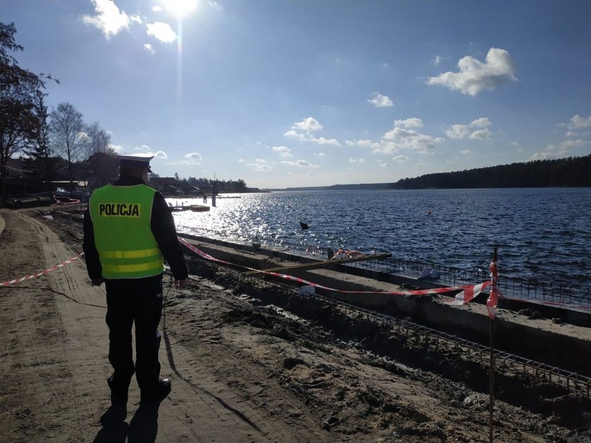 Mikołajki. Na plaży znaleziono niewybuchy (zdjęcia)