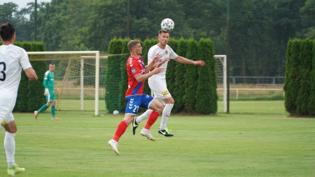 Środkowy obrońca Stali Stalowa Wola Krzysztof Kiercz przebywa na testach w Koronie Kielce.