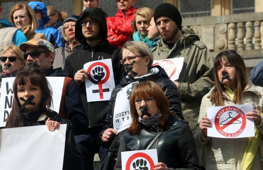 Manifestacja Dziewuch w Szczecinie. "Te miliony kobiet to nie zdziry!"