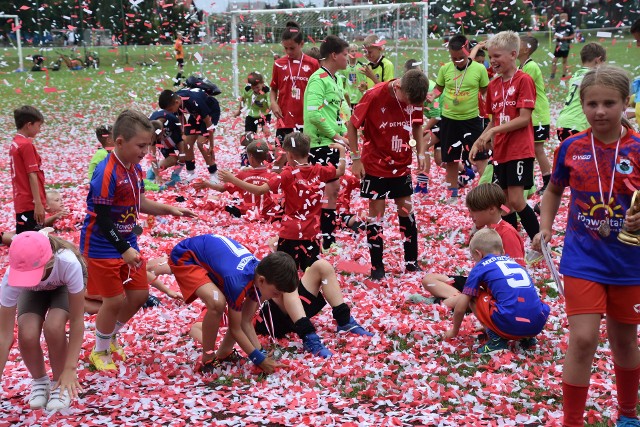 Dziecięcy futbol to sama radość. Nie inaczej było podczas sobotniego, XVIII Dobiegniew Cup.