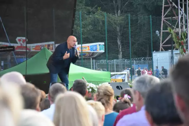 Gościem specjalnym niedzielnych dożynek w Kowali był legendarny polski satyryk, Marcin Daniec. Jego występ cieszył się bardzo dużym zainteresowaniem wśród obecnych widzów. 