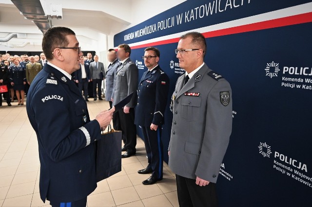 Uroczyste pożegnanie przechodzącego na emeryturę Dowódcy Samodzielnego Pododdziału Kontrterrorystycznego Policji w Katowicach mł.insp.Grzegorza Muchy. Zobacz kolejne zdjęcia. Przesuwaj zdjęcia w prawo - naciśnij strzałkę lub przycisk NASTĘPNE