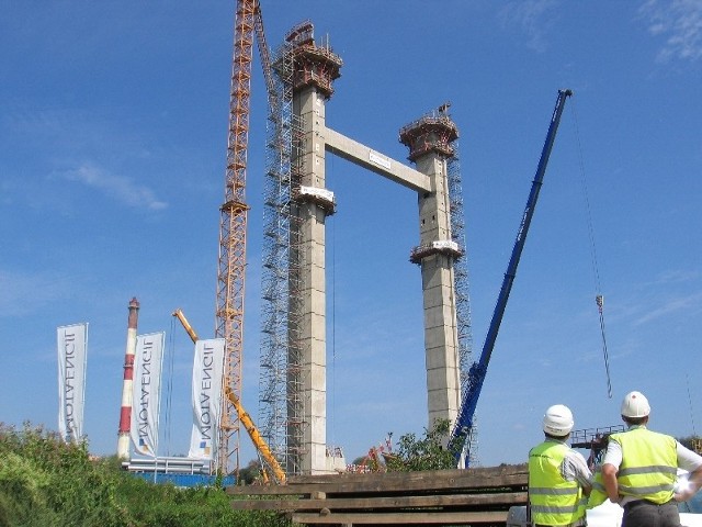 Powstający w Przemyślu, najwyzszy w regionie pylon mostu ma 60 metrów wysokości.