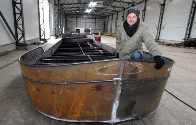Piotr Włoch buduje łódź, która jest wzorowana na jednostce z około 1920 r. Będzie cumowana w porcie w Cigacicach. Pierwszy rejs już na początku kwietnia.