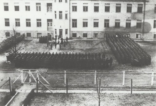 Historia budynków uczelni w Oświęcimiu liczy ponad 100 lat. W czasie II wojny światowej znajdowało się w nich zaplecze niemieckiego obozu Auschwitz-Birkenau