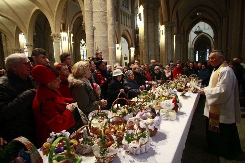 Sobota wielkanocna w Łodzi - święcenie pokarmów