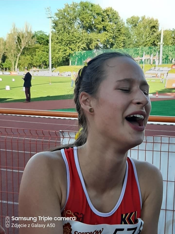 Biegaczka KKL Kielce Anna Skowronek zdobyła złoto na Mistrzostwach Polski Młodziczek. Do sukcesu doprowadziła ją Mirosława Sarna [ZDJĘCIA]