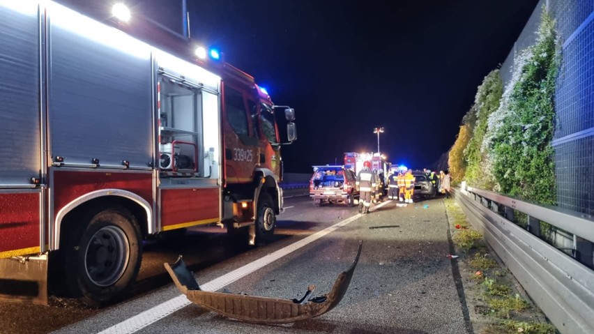 Wypadek z udziałem trzech samochodów na podkarpackim odcinku A4 w Bratkowicach