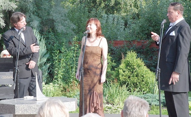 Znane arie śpiewali: (od lewej) Zbigniew Kulwicki (baryton), Zofia Kotlicka-Wiesztordt (sopran) i Paweł Lewandowski (tenor),