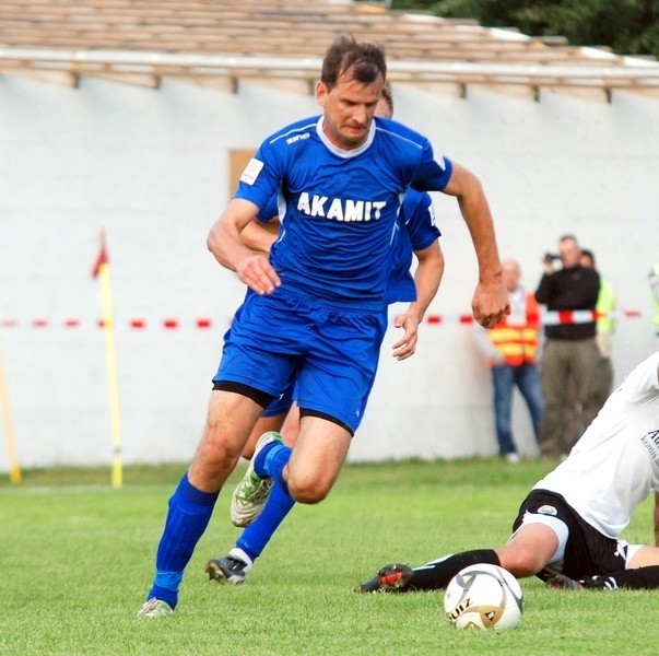 Karol Drej zdobył dwie bramki dla Łysicy Akamit Bodzentyn w wygranym meczu z Beskidem Andrychów.