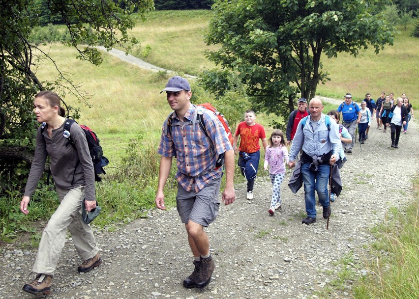 Odkryj Beskid Wyspowy. W sobotni deszczowy wieczór pokonali Korab, a w niedzielny słoneczny poranek wspięli się na Jaworz