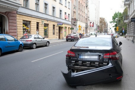 Stłuczka trzech aut  na skrzyżowaniu ulic Sienkiewicza i Nawrot