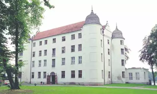 Zamek w Krągu jest bardzo malowniczo położony.