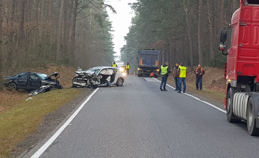 Wypadek w Niegowcu. Trzy osoby w szpitalu. Utrudnienia w ruchu [ZDJĘCIA]