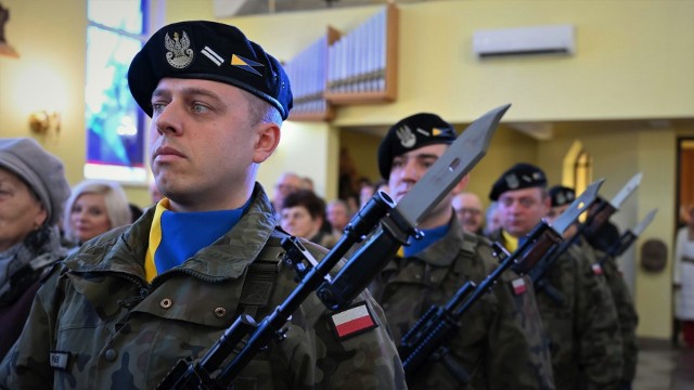 W wydarzeniu oprócz mieszkańców Żagania uczestniczyli też przedstawiciele władz lokalnych,  Wojska Polskiego, Armii Amerykańskiej, środowisk kombatanckich oraz uczniów i nauczycieli miejskich i powiatowych szkół. 