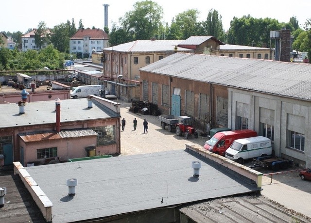 Budynki przy placu Dąbrowskiego należące do ZNMR.