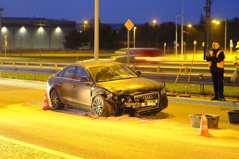 Wypadek na nowym moście w Toruniu. Kobieta w ciąży przewieziona do szpitala [ZDJĘCIA]
