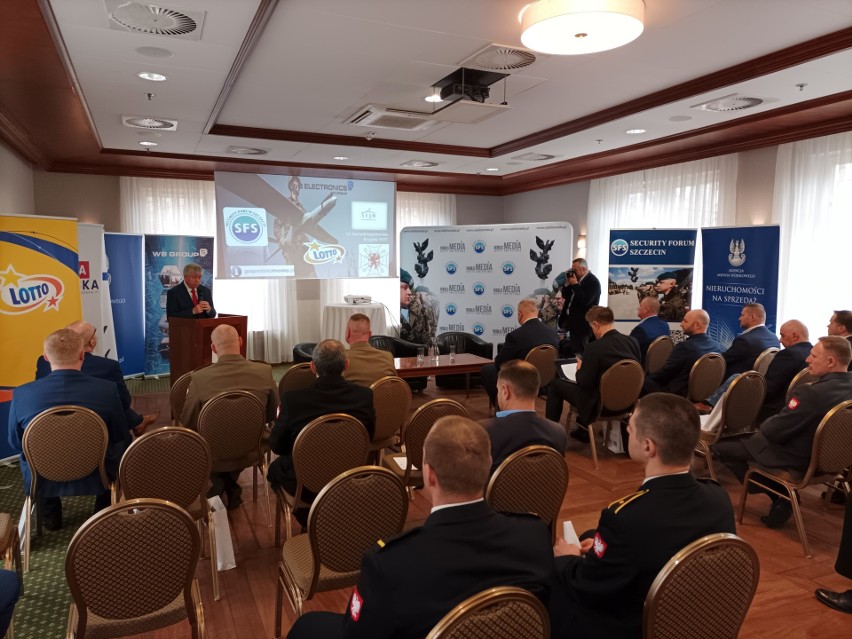 Konferencja o dronach w Szczecinie. To technologia nie tylko wojskowa: Ratują życie, niosą śmierć. ZDJĘCIA 