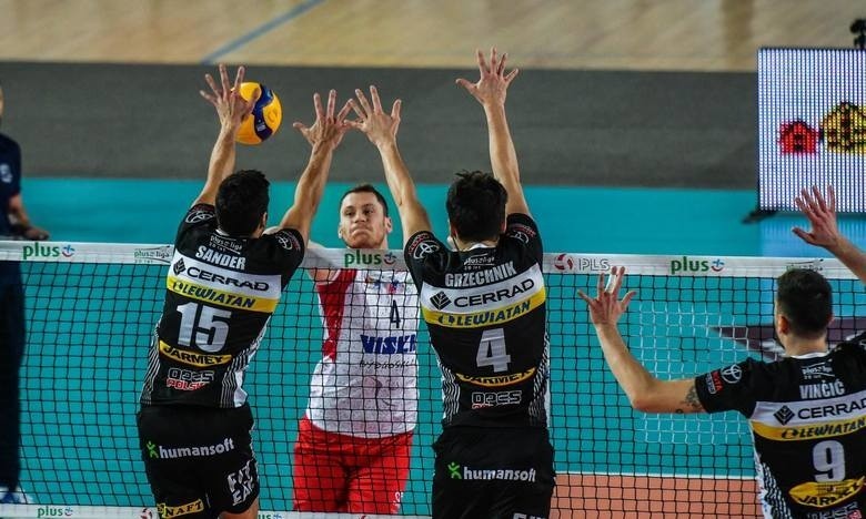 PlusLiga. Visła Bydgoszcz - Cerrad Enea Czarni Radom 3:2. Na meczu w Bydgoszczy było dwóch kibiców radomskiej drużyny