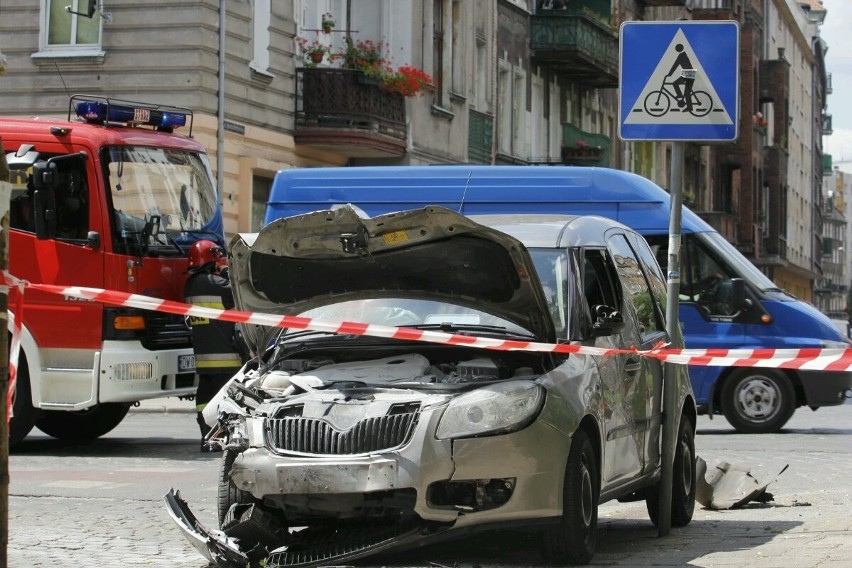 Wrocław: Wypadek na Wyszyńskiego. Dwie osoby trafiły do szpitala (ZDJĘCIA)