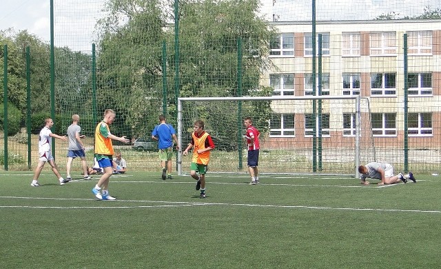 Dzieci i młodzież z całego Radomia wzięły udział w VII Turnieju Piłki Nożnej.