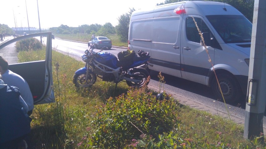 Wypadek na Królewieckiej. Samochód osobowy uderzył w motocykl