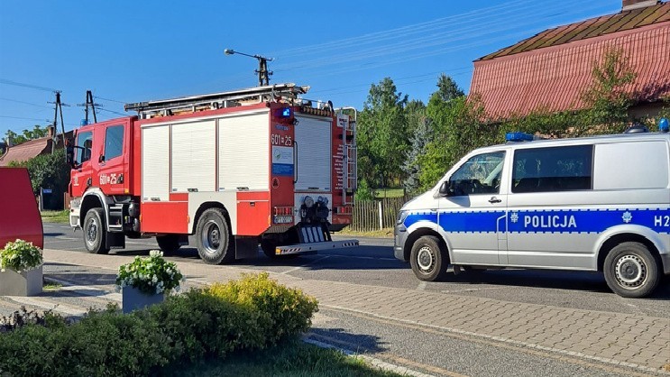 Fałszywy alarm bombowy w Borkowicach koło Przysuchy. Na miejscu działali policjanci i strażacy