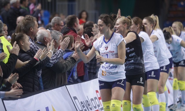 Grupa fanów żeńskiej siatkówki i drużyny Developresu w Rzeszowie stale rośnie. Siatkarki uwielbiają, gdy na trybunach jest pełno kibiców