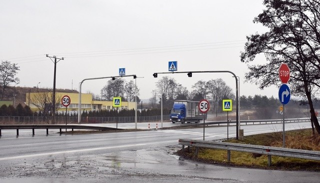 Niebezpieczne skrzyżowanie ul. Okradzionowskiej z DK94 ma zyskać sygnalizację świetlną