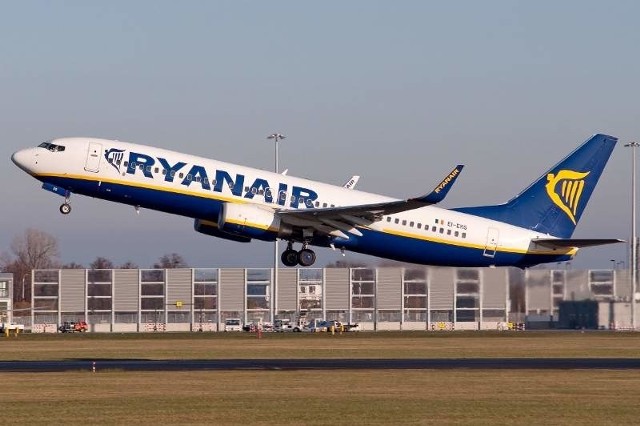 Ryanair zapowiedział wprowadzenie dodatkowych lotów na swoich najpopularniejszych trasach. Od wiosny będzie oferował 5 lotów tygodniowo do East Midlands, 3 do Glasgow i 10 do Londynu Stansted.
