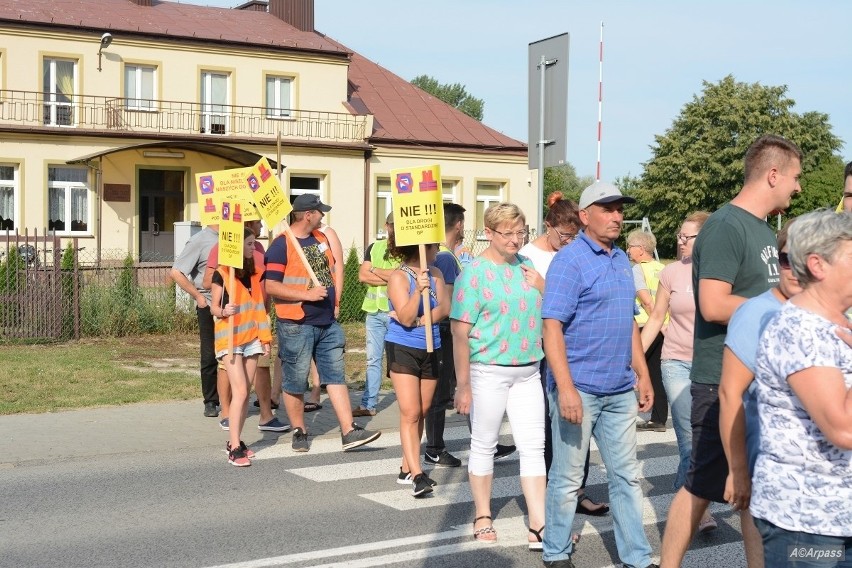 Kolejny strajk w Mniszewie. Mieszkańcy zablokowali drogę DK 79. Protestują przeciw jej przebudowie 