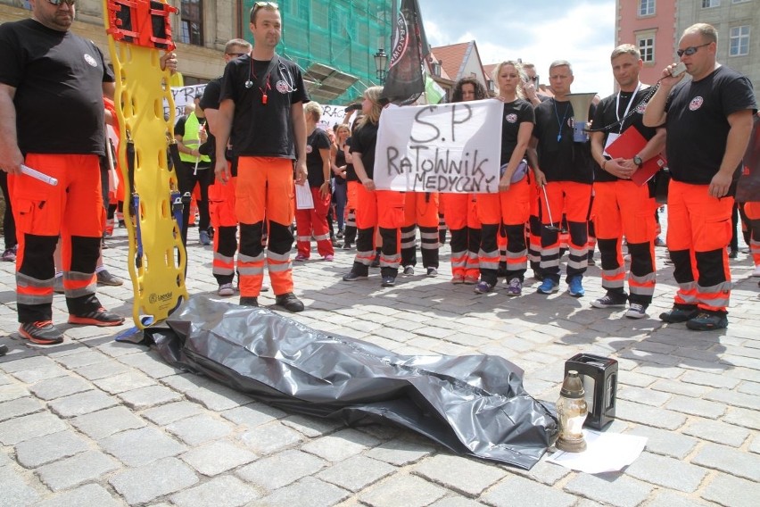 Protest ratowników medycznych we Wrocławiu, 30.06.2017