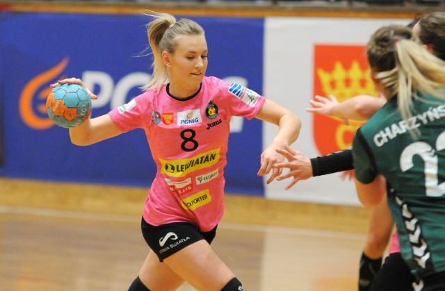 Ma 19 lat. Czołowa piłkarka ręczna Korony Handball Kielce, z którą w 2017 roku wywalczyła awans do PGNiG Superligi. Jest w niej najlepszym strzelcem zespołu. Lewa rozgrywająca. Młodzieżowa reprezentantka Polski. Głosuj, wysyłając SMS na numer 72355, wpisując w treści: zm.27