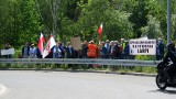 Spacerowali w obronie Łarpi. Żądają doprowadzenia rzeki do stanu sprzed szkody. Zobacz zdjęcia i wideo