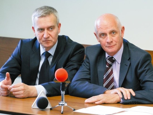 Wiceminister środowiska Janusz Zaleski (na zdjęciu z prawej) liczy, że inicjatywa m.in. posła Roberta Tyszkiewicza, która ma zapewnić naszym gminom unijne wsparcie, odniesie sukces