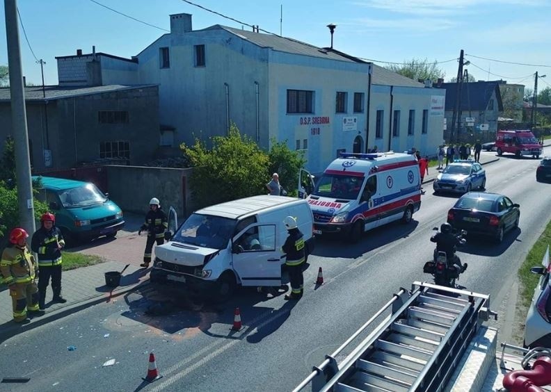 Następnego dnia na ul. Łódzkiej samochód dostawczy zderzył...