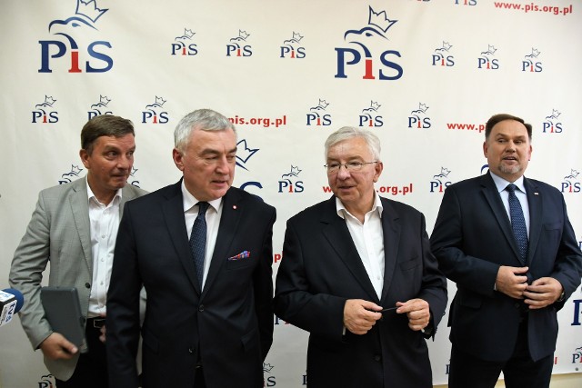 Od lewej: Andrzej Pruś - przewodniczący sejmiku województwa, Andrzej Bętkowski - marszałek województwa, poseł Krzysztof Lipiec oraz poseł Marek Kwitek.