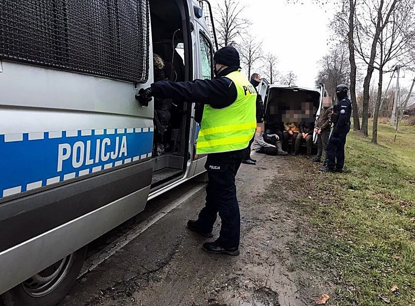 Duży transport nielegalnych migrantów udaremniony w Bielsku...