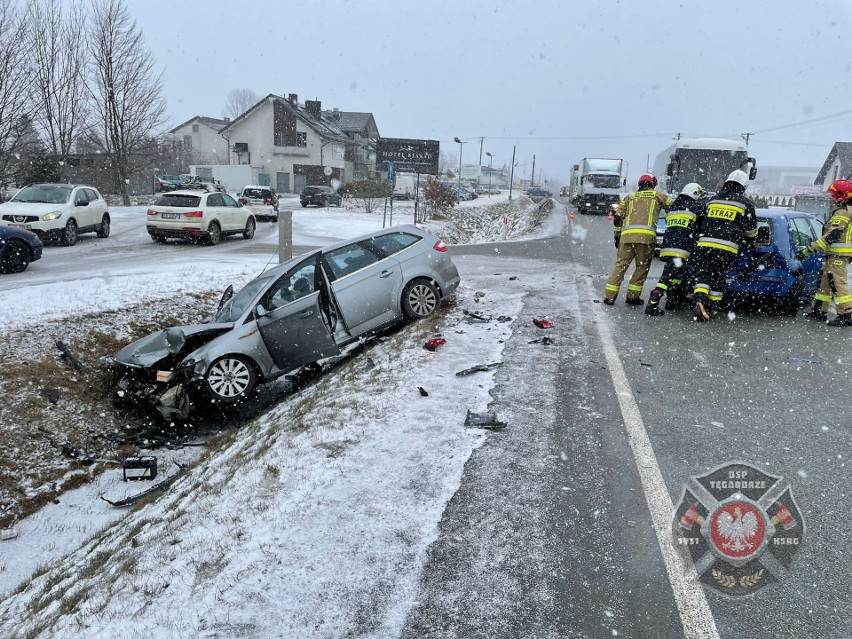 Wypadek w Tęgoborzy, na drogach ciężkie warunki