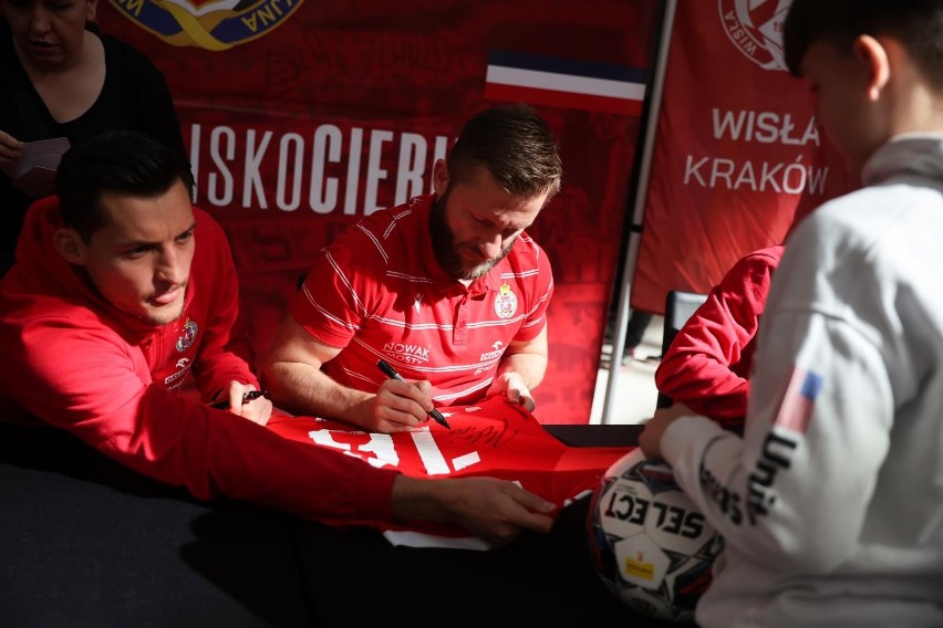 Wisła Kraków. Tłumy kibiców przyszły na spotkanie z piłkarzami „Białej Gwiazdy”