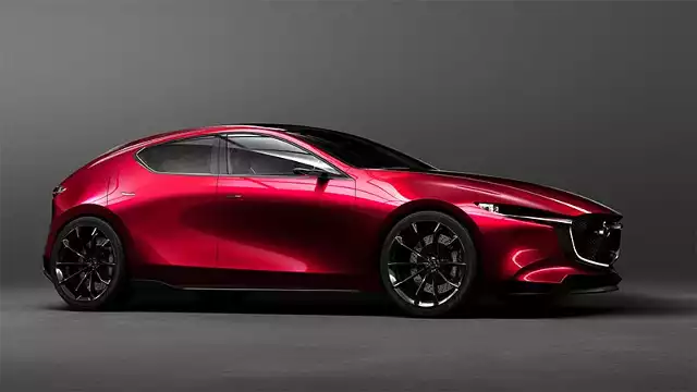W 1999 roku Mazda rozpoczęła projekt zastąpienia dotychczasowych modeli Familia/323/Protegé nowymi hatchbackami i sedanami. Wyzwanie to podjął i prowadził główny projektant Hideki Suzuk