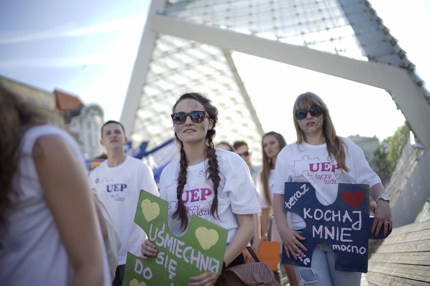 Studenci przejęli władzę w mieście. Zabawa trwa