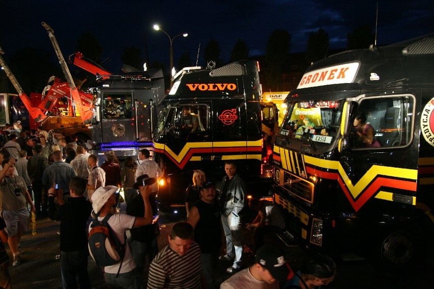 Muster Truck 2008 w Opolu - konkurs na najladniej oświetloną...