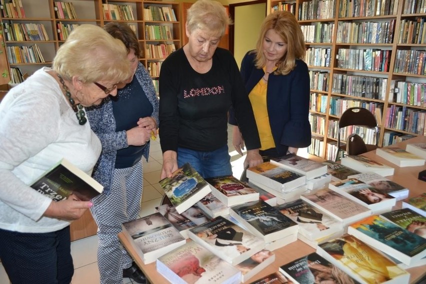 Nowe książki w bibliotece w Starym Czarnowie i Kołbaczu