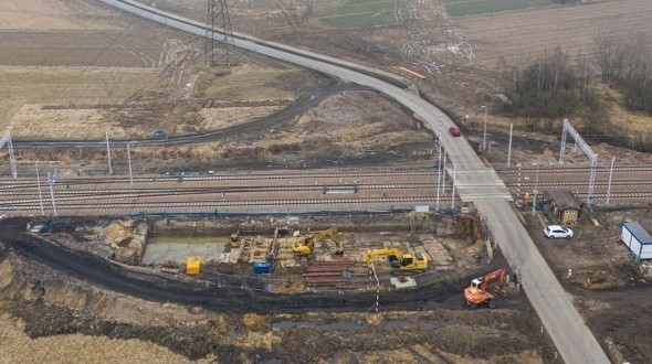 W związku z budową tunelu pod linią kolejową 93 zamknięty...