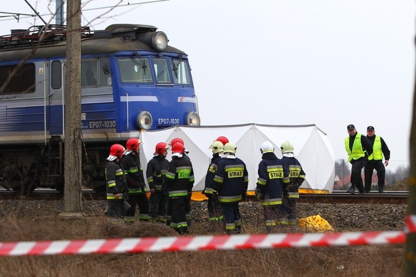 Pobiedziska: Wypadek na przejeździe kolejowym. Jedna osoba...