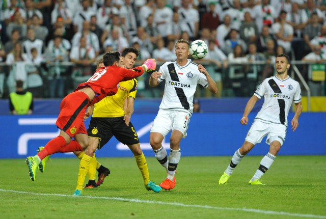 14.09.2016 warszawamecz ligi mistrzow pomiedzy legia warszawa a borussia dortmund rozegrany na stadionie legii w warszawienz- roman burki / marc bartra / maciej dabrowski champions league match between legia warszawa and borussia dortmund in warsawfot. bartek syta / polska press