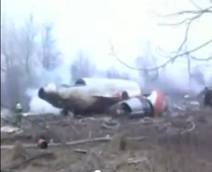 Kadr z jednego z filmów z miejsca katastrofy umieszczonych na portalu youtube.com