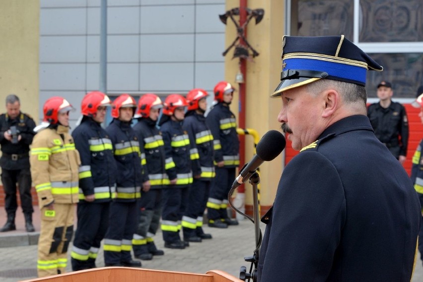 Uroczysta zmiana służby u świętokrzyskich strażaków [WIDEO, zdjęcia]